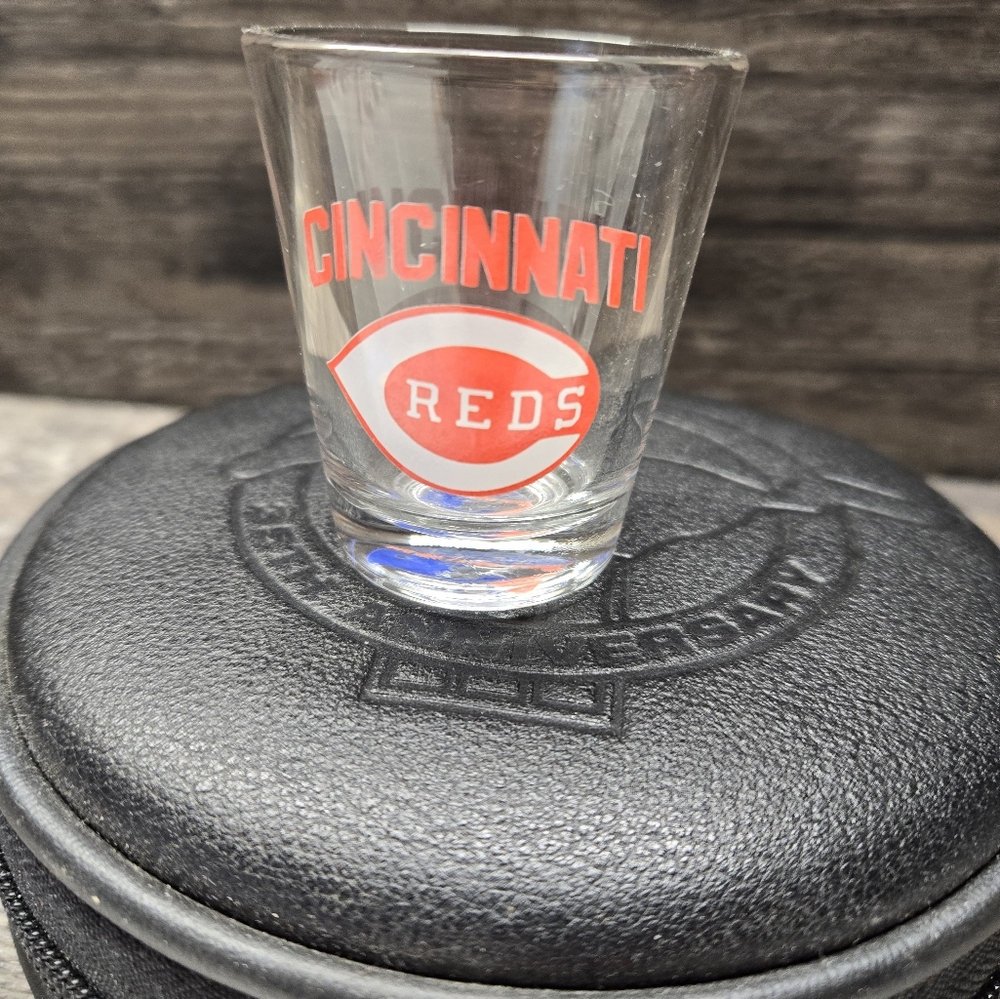 Vintage Cincinnati Reds‎ Traditional Style/Size Clear  Logo Shot Glass